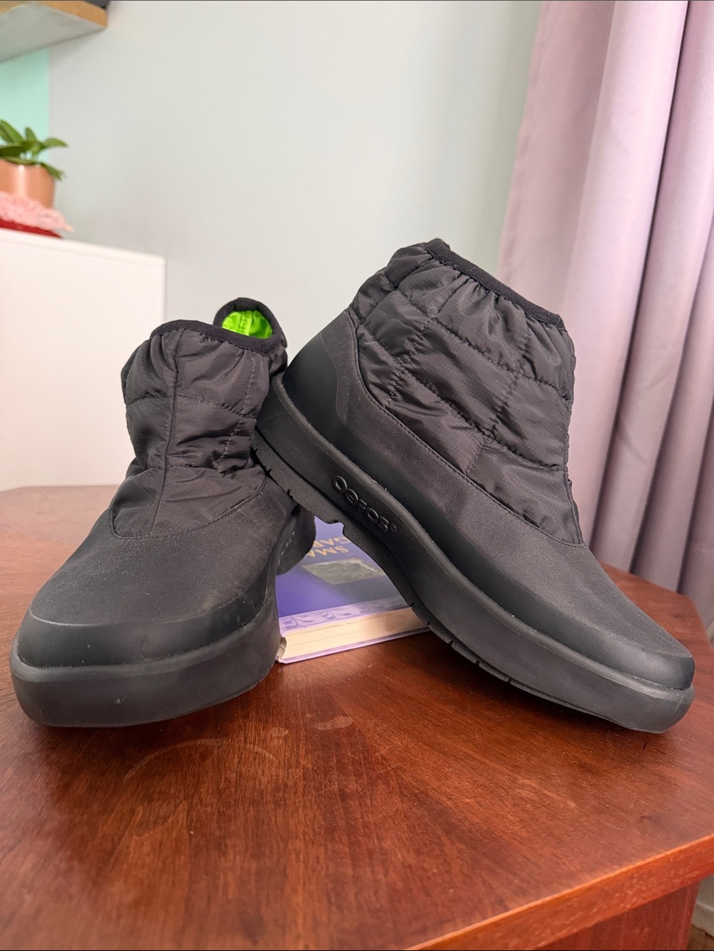 OOFOS OOmg Mens 9.5/11 Women’s Black Rain & Snow puffer/ankle booties/recovery